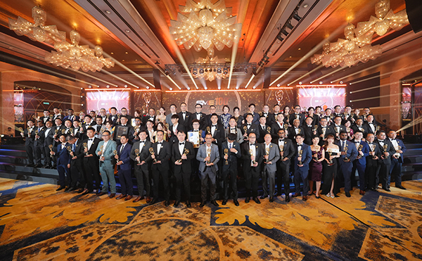 金年会科技海外子公司马来西亚Ray Tech登榜 SME100「高速成长企业奖」金年会科技海外全资子公司马来西亚Ray Tech (Malaysia) Sdn Bhd入选2025年度马来西亚SME100 Award,Fast Moving Companies「高速成长企业奖」榜单 。 这一荣誉标志着公司的创新能力与综合实力已经在东南亚企业界获得权威认可。 *SME100 Awards是东南亚地区权威的企业成长风向标，由马来西亚财政部引荐，联合国家公信局等权威机构创办，以严苛的量化与质化评估体系，综合审视企业的成长绩效、创新能力、治理水平及社会贡献。  【活动现场】 （领奖图片） Ray Tech董事兼营运经理 Alan Boon 领奖 这一奖项不仅是Ray Tech高速成长与行业竞争力的彰显，更是业界对金年会出海东南亚发展成果的肯定。  打造马来西亚高端智造检测标杆 Ray Tech (Malaysia) Sdn Bhd是金年会科技在海外打造的第一个综合型基地，集研发、生产与技术服务于一体，构建了全方位、一站式的技术支持体系，为东南亚制造业提供专业、系统的本土化智能检测解决方案。